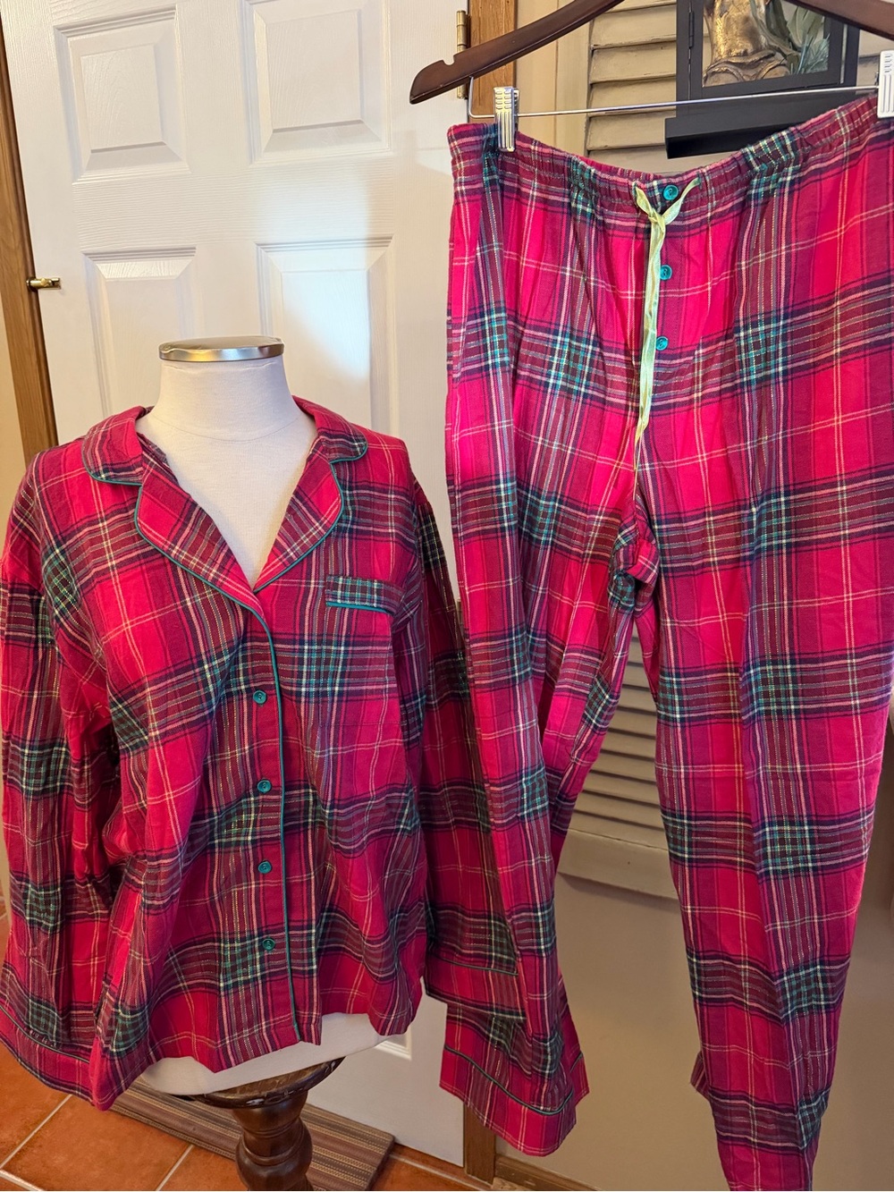 Gilligan & O'Malley Pink and Green Plaid Two-Piece Pajama Set super comfortable💜